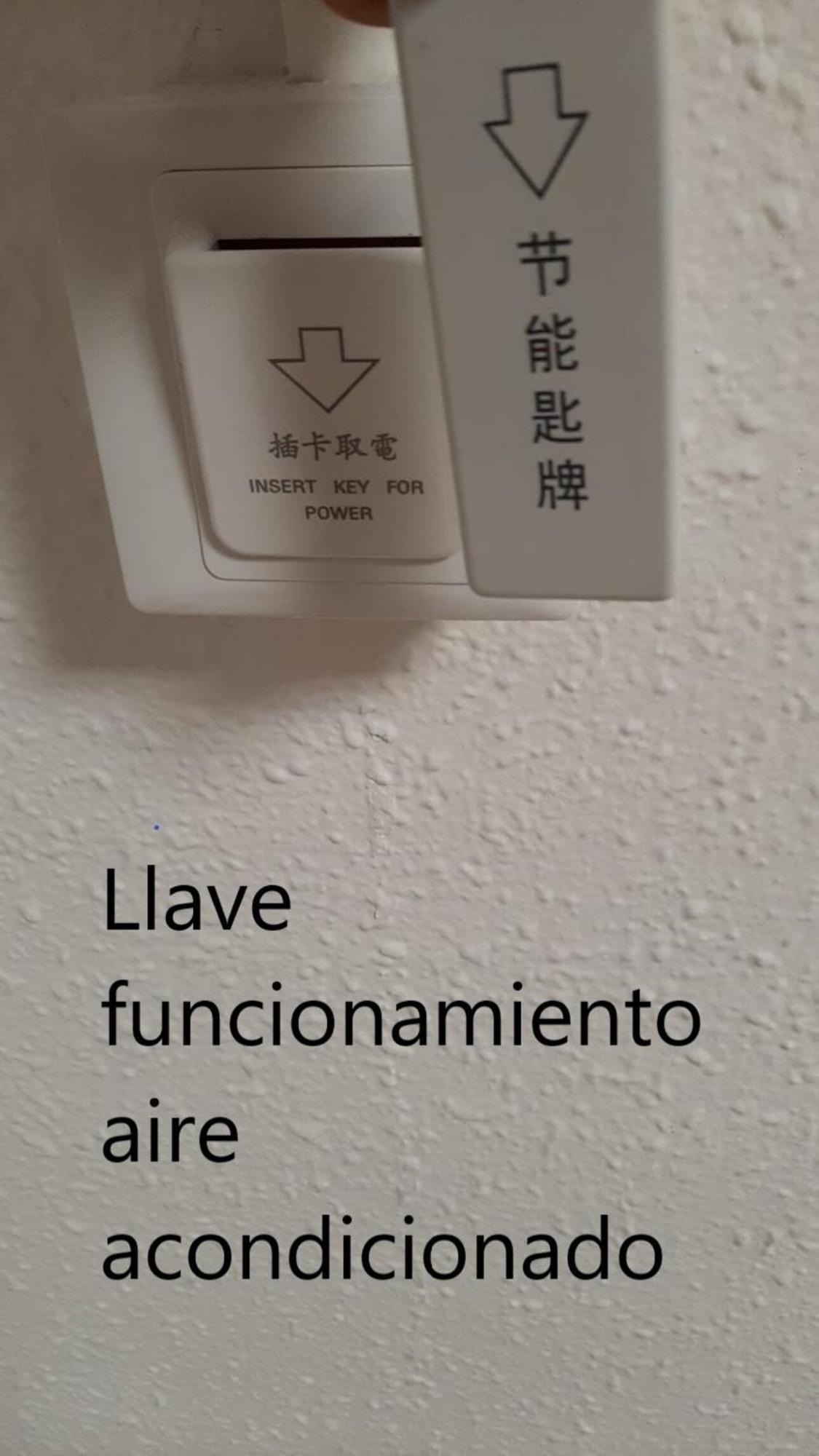 Ahllenrock Como Un Hotel, Pero Solo Para Ti Cornella de Llobregat Bagian luar foto